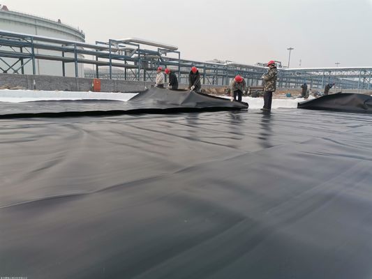 매립지 호수 및 터널 건설을 위한 부드러운 표면 HDPE 지오 멘브라인 50m-200m 화학 물질에 저항