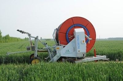 86 KG 조절 가능한 스프레이 Hose Reel 관개 시스템 강력하고 다재다능한 고급 자동 관개 솔루션 IoT 트러스