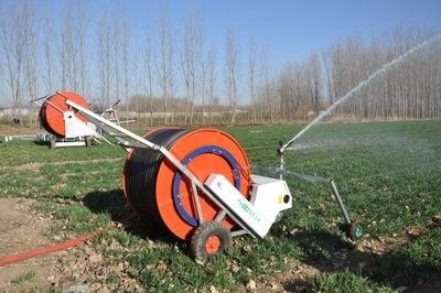 첨단 농업 Hose Reel 관개 시스템 강력한 트러스 조정 스프레이와 함께 다재다능 236cm 지름
